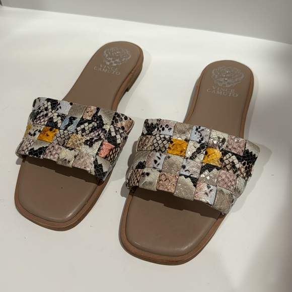 Vince Camuto Nanchia Slide Sandals - Picture 2 of 6